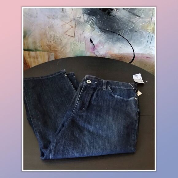 NWT Christopher & Banks Classic Fit Capris Size 8 - Picture 2 of 7
